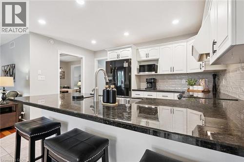 17 Carroll Crescent, Guelph, ON - Indoor Photo Showing Kitchen With Upgraded Kitchen