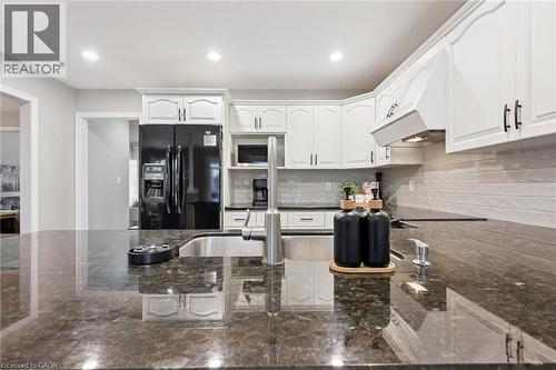 17 Carroll Crescent, Guelph, ON - Indoor Photo Showing Kitchen With Upgraded Kitchen