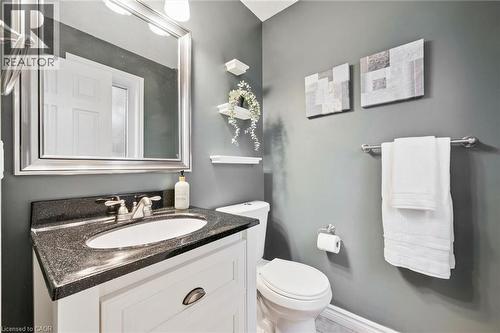 17 Carroll Crescent, Guelph, ON - Indoor Photo Showing Bathroom