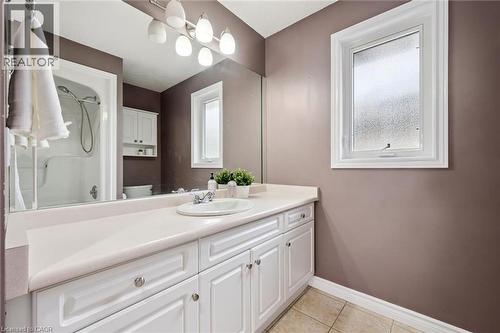 17 Carroll Crescent, Guelph, ON - Indoor Photo Showing Bathroom