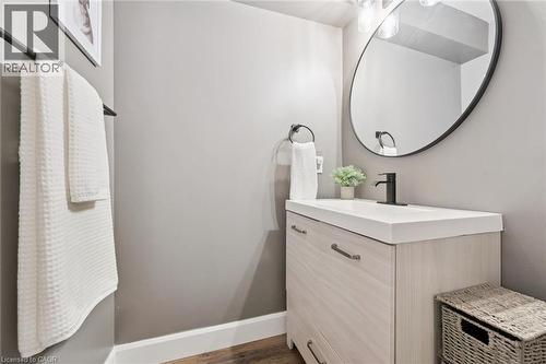 17 Carroll Crescent, Guelph, ON - Indoor Photo Showing Bathroom