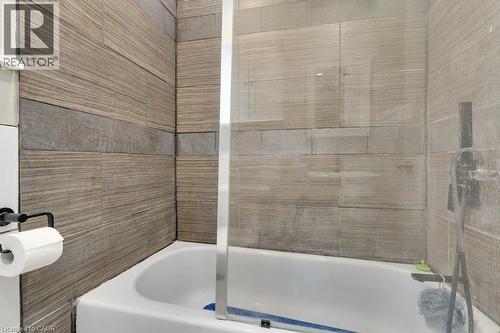 456 Margaret Street, Cambridge, ON - Indoor Photo Showing Bathroom