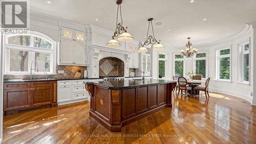 9 Fifeshire Road, Toronto, ON - Indoor Photo Showing Kitchen With Upgraded Kitchen