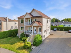 1860  - 1868 Rue des Seigneurs O.  Saint-Hyacinthe, QC J2T 5G3