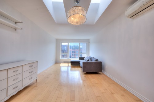 Salon - 7-10135 Rue Lajeunesse, Montréal (Ahuntsic-Cartierville), QC - Indoor