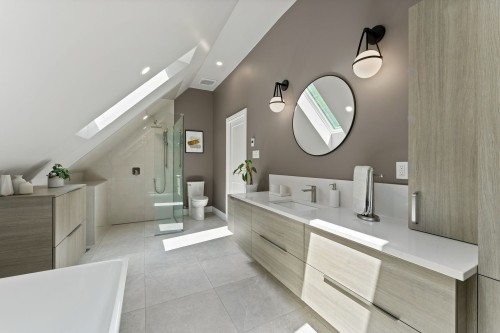 Bathroom - 145 Ch. Léger, Brigham, QC - Indoor Photo Showing Other Room