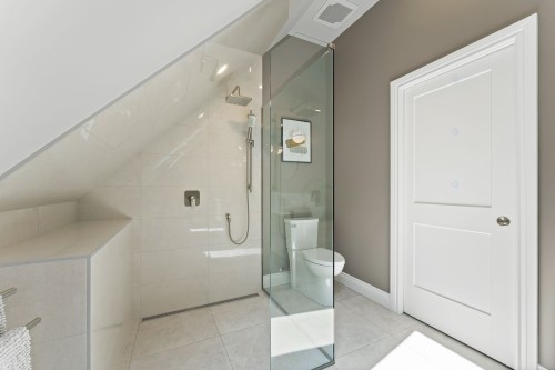Bathroom - 145 Ch. Léger, Brigham, QC - Indoor Photo Showing Bathroom