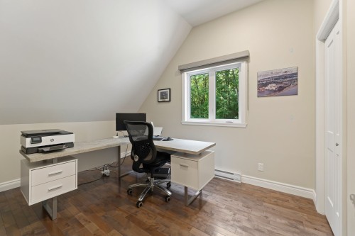 Bedroom - 145 Ch. Léger, Brigham, QC - Indoor Photo Showing Office