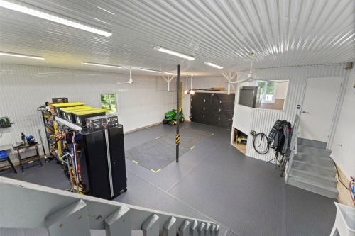 Garage - 145 Ch. Léger, Brigham, QC - Indoor Photo Showing Garage