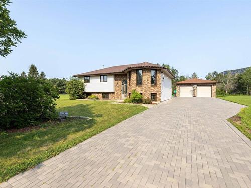 2446 Caspian Street  Thunder Bay, ON P7J 1A1
