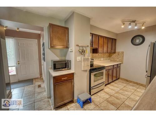 1277 Cardinal Crescent, Tecumseh, ON - Indoor Photo Showing Kitchen