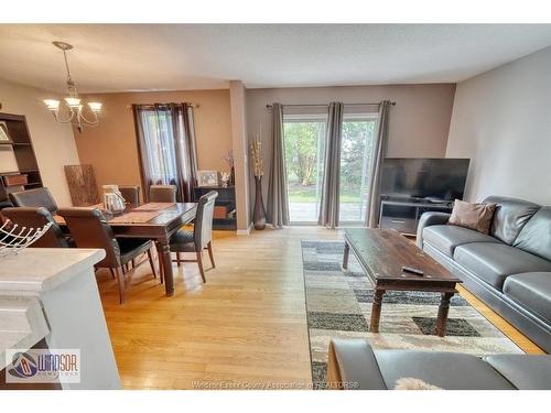 1277 Cardinal Crescent, Tecumseh, ON - Indoor Photo Showing Living Room