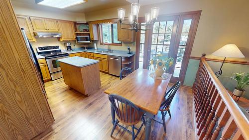1312 18Th Street, Cranbrook, BC - Indoor Photo Showing Kitchen