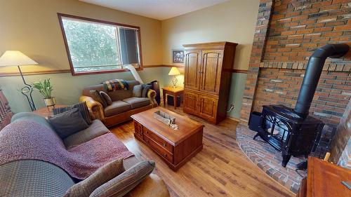 1312 18Th Street, Cranbrook, BC - Indoor Photo Showing Living Room With Fireplace