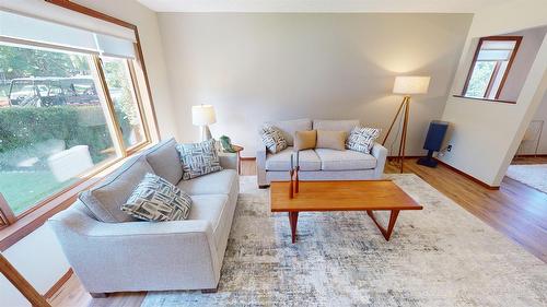 1312 18Th Street, Cranbrook, BC - Indoor Photo Showing Living Room