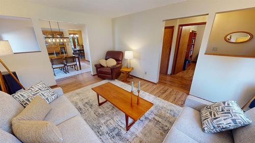 1312 18Th Street, Cranbrook, BC - Indoor Photo Showing Living Room