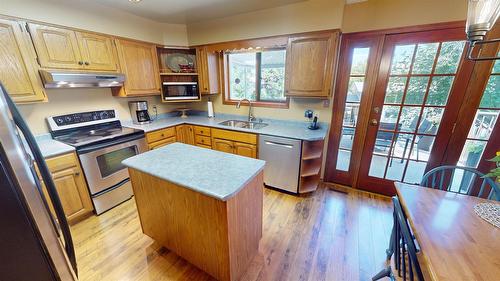 1312 18Th Street, Cranbrook, BC - Indoor Photo Showing Kitchen