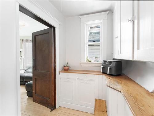 529 Sherburn St, Winnipeg, MB - Indoor Photo Showing Other Room