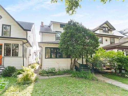 529 Sherburn ST  Winnipeg, MB R3G 2K8
