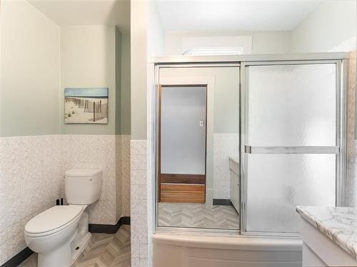 529 Sherburn St, Winnipeg, MB - Indoor Photo Showing Bathroom