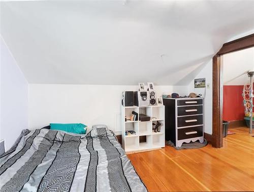 529 Sherburn St, Winnipeg, MB - Indoor Photo Showing Bedroom