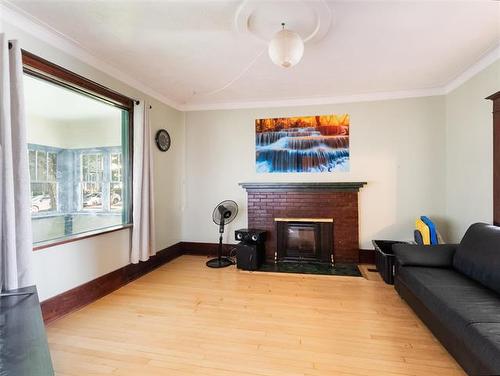 529 Sherburn St, Winnipeg, MB - Indoor Photo Showing Living Room With Fireplace