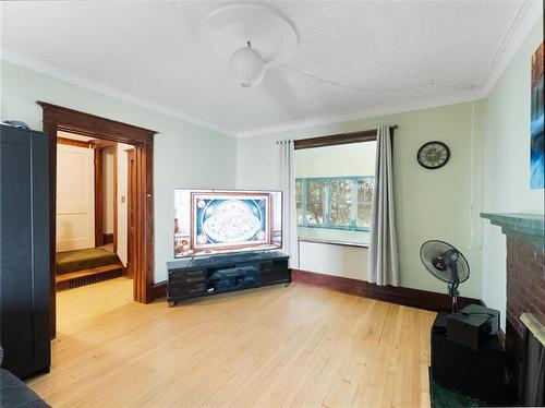 529 Sherburn St, Winnipeg, MB - Indoor