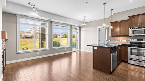212-3533 Carrington Road, West Kelowna, BC - Indoor Photo Showing Kitchen