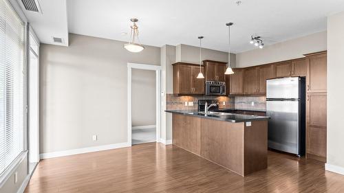 212-3533 Carrington Road, West Kelowna, BC - Indoor Photo Showing Kitchen