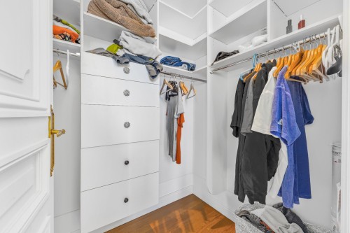 Closet - 901-801 Rue De La Commune E., Montréal (Ville-Marie), QC - Indoor With Storage