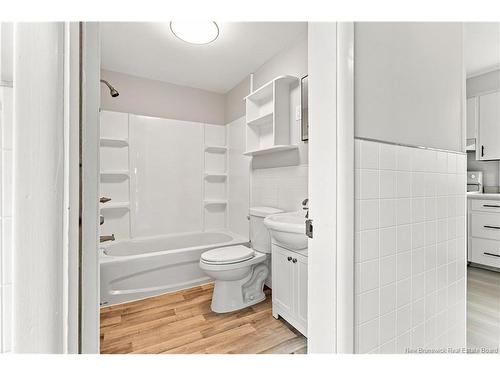 178 Westmorland St, Fredericton, NB - Indoor Photo Showing Bathroom