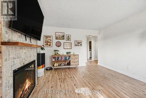 Living Room - 1275 Woodside Drive, Ottawa, ON - Indoor Photo Showing Living Room With Fireplace