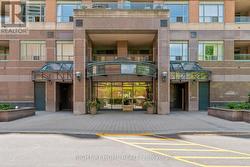 1008 - 889 BAY STREET Toronto, ON M5S 3K5