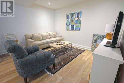 1413 Queen Victoria Avenue, Mississauga, ON - Indoor Photo Showing Other Room