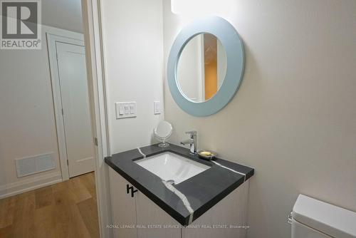 1413 Queen Victoria Avenue, Mississauga, ON - Indoor Photo Showing Bathroom