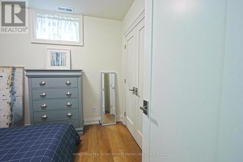 1413 Queen Victoria Avenue, Mississauga, ON - Indoor Photo Showing Bedroom