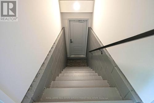 1413 Queen Victoria Avenue, Mississauga, ON - Indoor Photo Showing Other Room