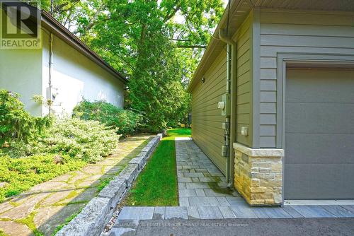1413 Queen Victoria Avenue, Mississauga, ON - Outdoor With Exterior