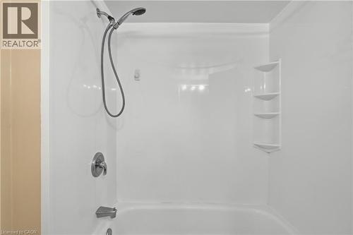 7 Gale Crescent Unit# B3, St. Catharines, ON - Indoor Photo Showing Bathroom