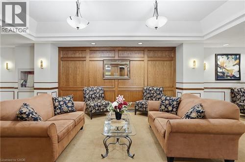 7 Gale Crescent Unit# B3, St. Catharines, ON - Indoor Photo Showing Living Room