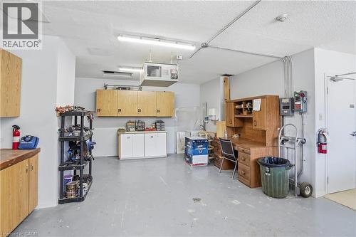 7 Gale Crescent Unit# B3, St. Catharines, ON - Indoor Photo Showing Garage