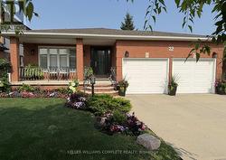 32 HIGHBURY DRIVE Hamilton, ON L8J 2T4