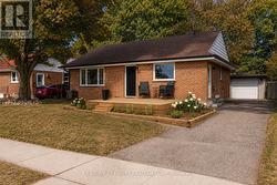36 EDGEWOOD DRIVE Kitchener, ON N2M 2A1