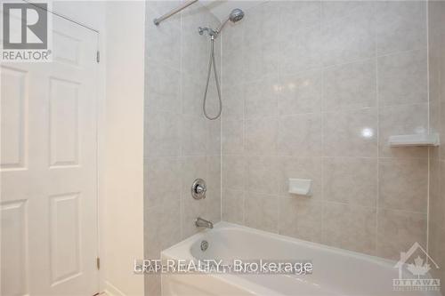 121 Erin Crescent, Ottawa, ON - Indoor Photo Showing Bathroom