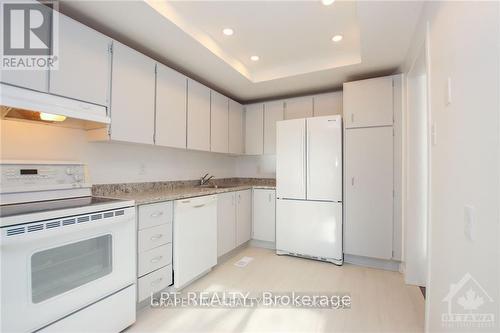 121 Erin Crescent, Ottawa, ON - Indoor Photo Showing Kitchen