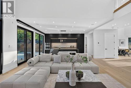 11 Knowles Crescent, Aurora, ON - Indoor Photo Showing Living Room