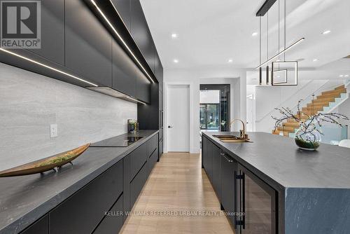 11 Knowles Crescent, Aurora, ON - Indoor Photo Showing Kitchen