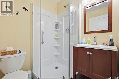 916 Temperance Street, Saskatoon, SK - Indoor Photo Showing Bathroom