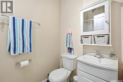 916 Temperance Street, Saskatoon, SK - Indoor Photo Showing Bathroom
