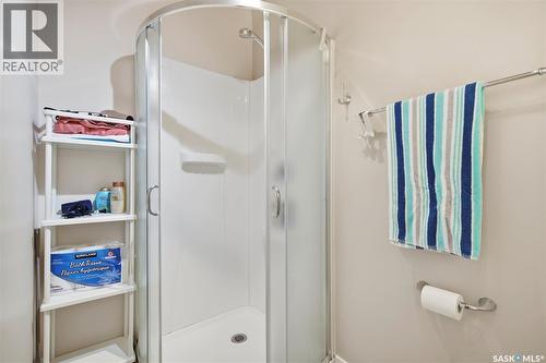 916 Temperance Street, Saskatoon, SK - Indoor Photo Showing Bathroom